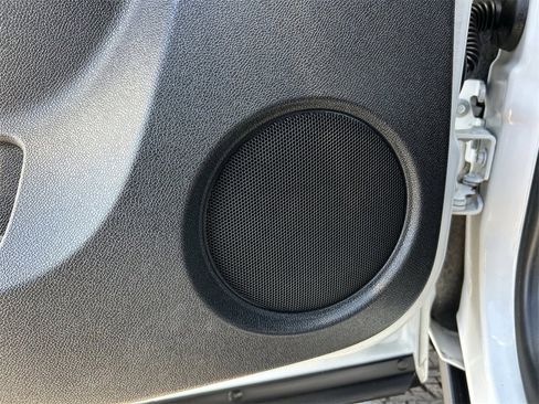 Used 2011 GMC Sierra 3500 SLT w/ SLT Convenience Package image 21