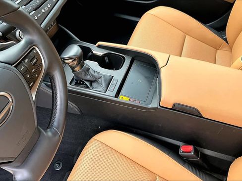 Certified 2025 Lexus ES 300h w/ Premium Package image 17