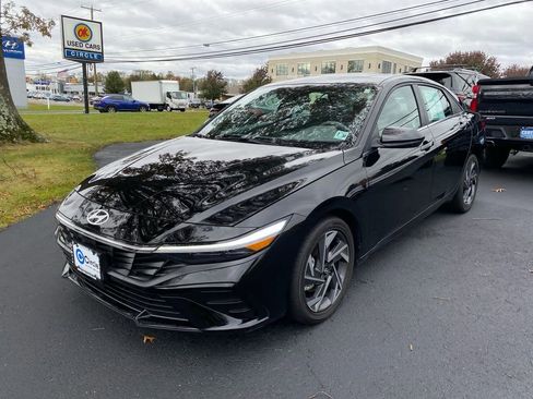 New 2025 Hyundai Elantra SEL w/ Cargo Package image 6