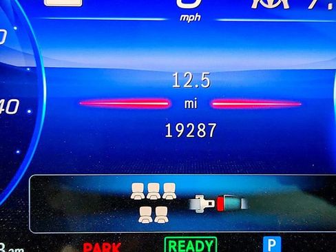 Used 2023 Mercedes-Benz EQS 580 4MATIC SUV w/ Exclusive Trim Package image 14