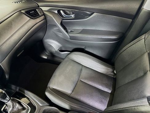 Used 2018 Nissan Rogue SL w/ Premium Package image 22