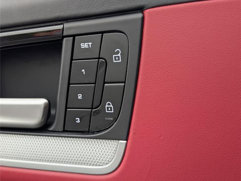 Used 2024 Porsche Cayenne Coupe image 19