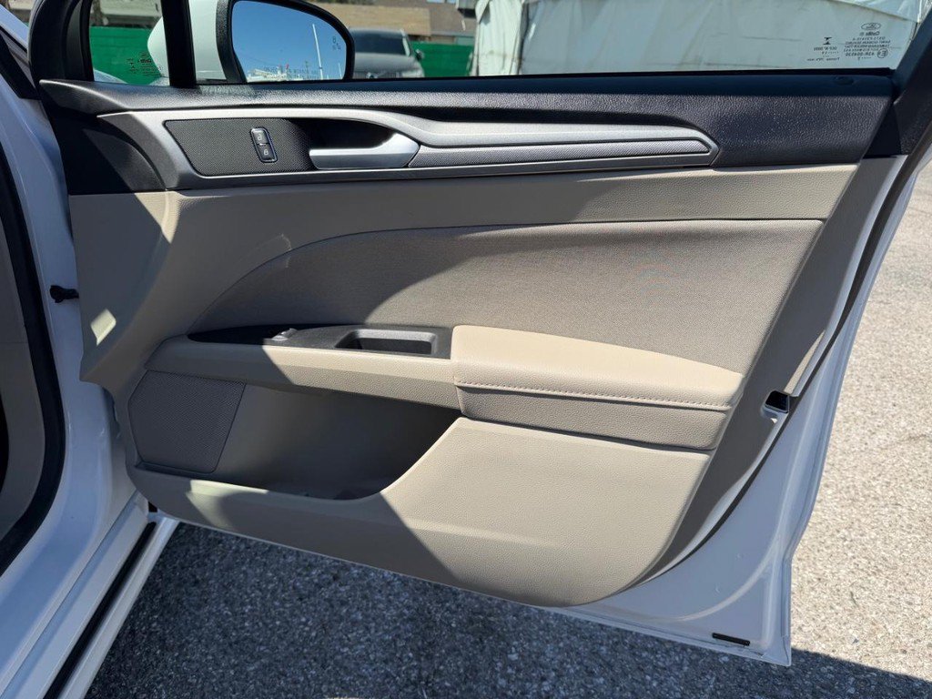 Used 2019 Ford Fusion SE FWD image 19