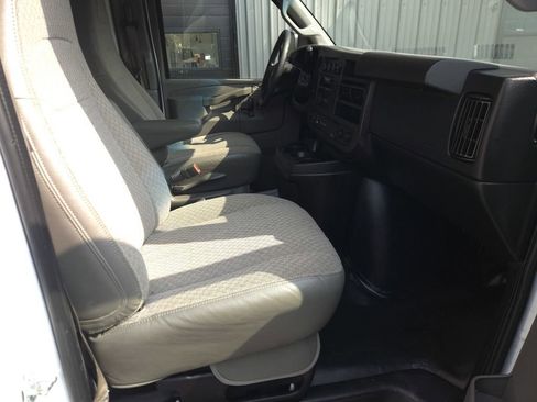 Used 2018 Chevrolet Express 3500 w/ Power Convenience Package image 21
