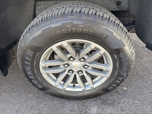 Used 2024 Chevrolet Colorado LT w/ LT Convenience Package II image 15