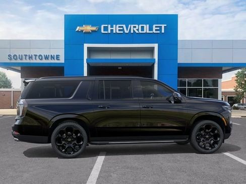 New 2026 Chevrolet Suburban RST image 5