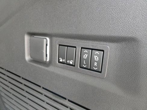 New 2026 GMC Yukon XL AT4 image 21