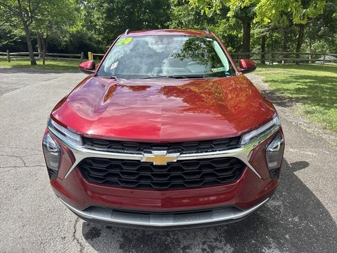 Used 2024 Chevrolet Trax LT w/ Driver Confidence Package FWD image 17