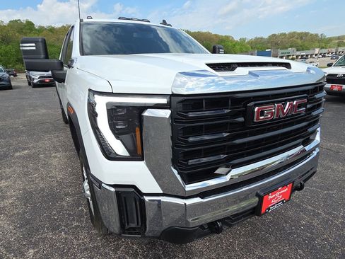 Used 2025 GMC Sierra 2500 Pro AWD/4WD image 12