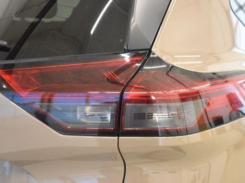 Used 2025 Nissan Rogue SV AWD/4WD image 12