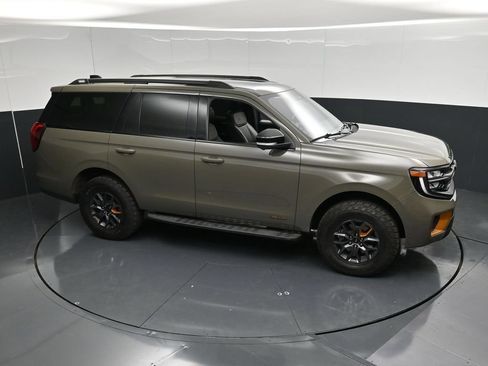 Used 2025 Ford Expedition Tremor AWD/4WD image 44