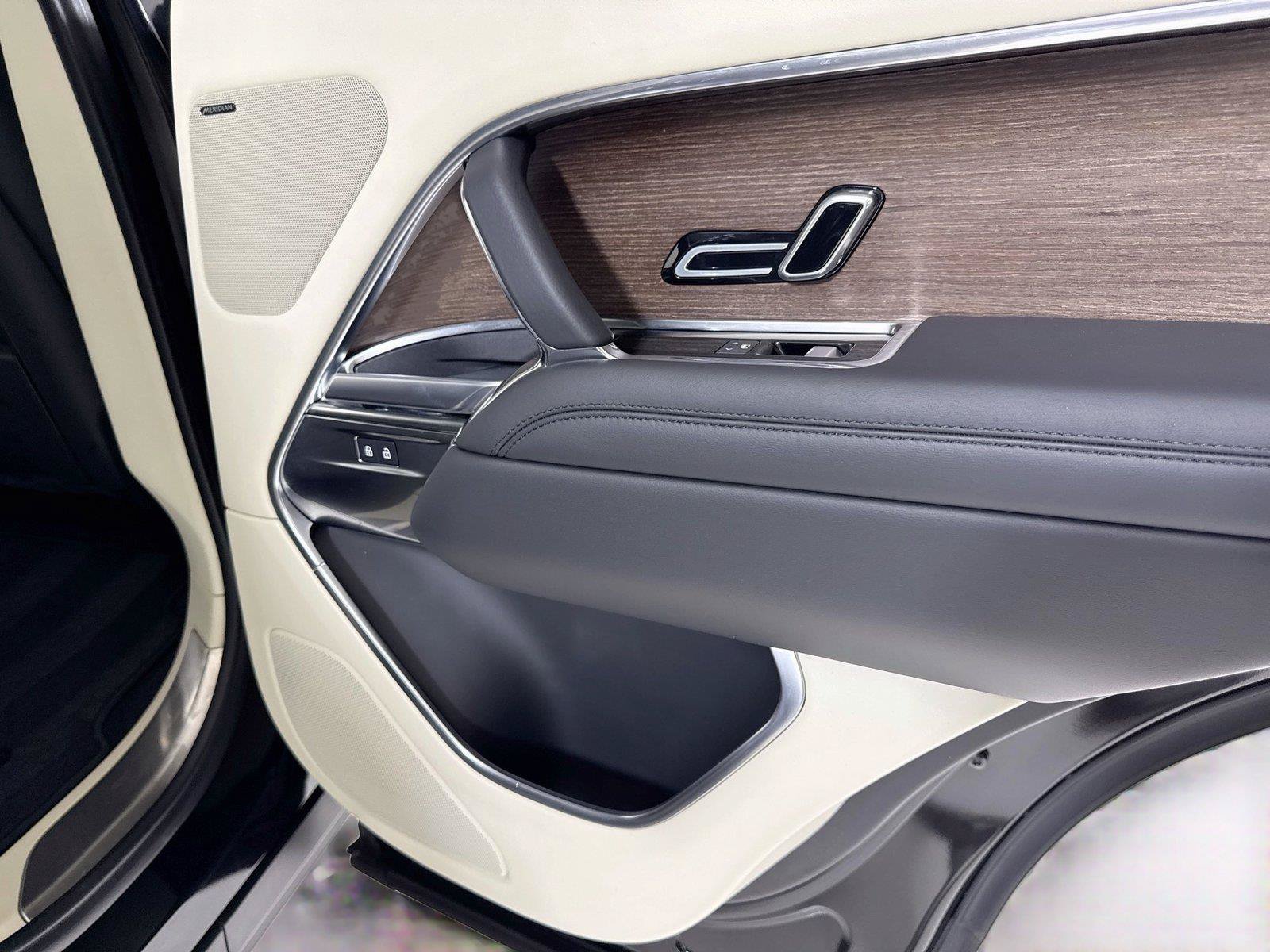 Used 2024 Land Rover Range Rover SE AWD/4WD image 27