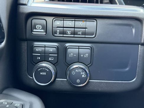 Certified 2025 Chevrolet Suburban LT AWD/4WD image 28