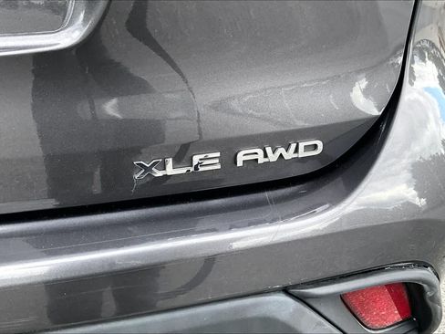 Used 2021 Toyota Highlander XLE AWD/4WD image 10