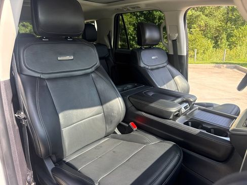 Used 2025 Ford Expedition Platinum AWD/4WD image 35