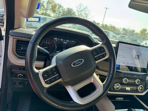 Used 2024 Ford Expedition Limited image 17