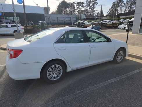 Used 2012 Toyota Camry L image 3