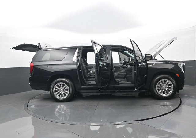 Used 2023 GMC Yukon XL SLT w/ SLT Premium Package RWD image 32