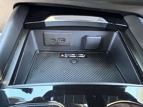Used 2025 Buick Envision Sport Touring AWD/4WD image 18
