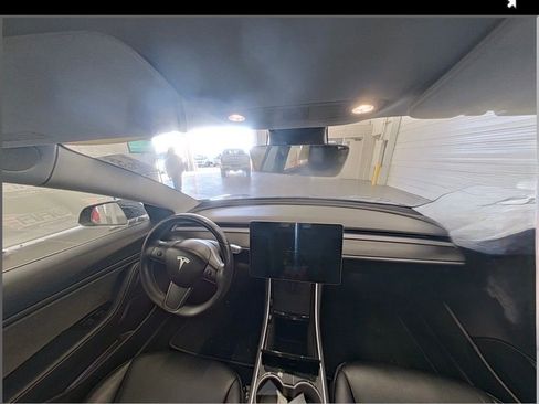 Used 2018 Tesla Model 3 Long Range image 2