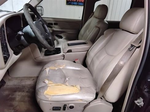 Used 2004 Chevrolet Suburban Z71 w/ Preferred Equipment Group AWD/4WD image 10