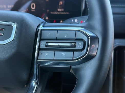 Used 2025 GMC Acadia Elevation image 25