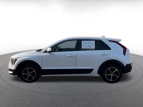 Used 2026 Kia Niro LX FWD image 9