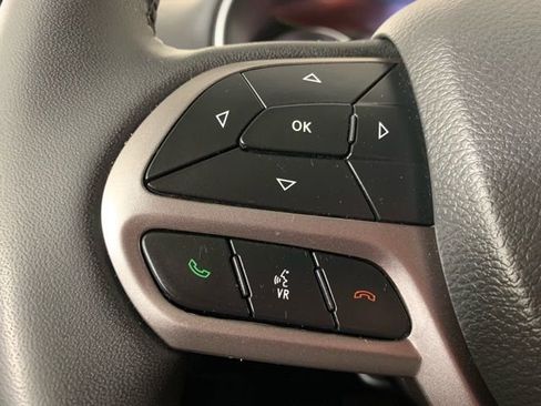 Used 2021 Jeep Cherokee Limited image 17