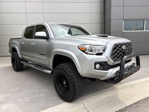 Used 2022 Toyota Tacoma TRD Sport image 3