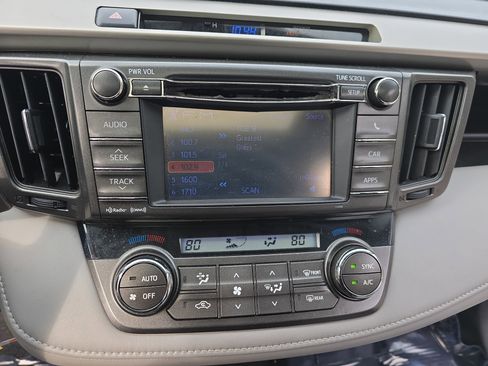 Used 2013 Toyota RAV4 XLE image 20