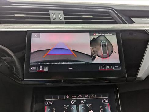 Used 2022 Audi e-tron S Premium Plus image 27