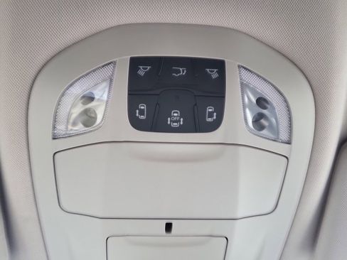 Used 2022 Chrysler Pacifica Touring-L image 37