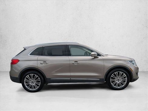 Used 2018 Lincoln MKX Reserve w/ Driver Assistance Package FWD image 4