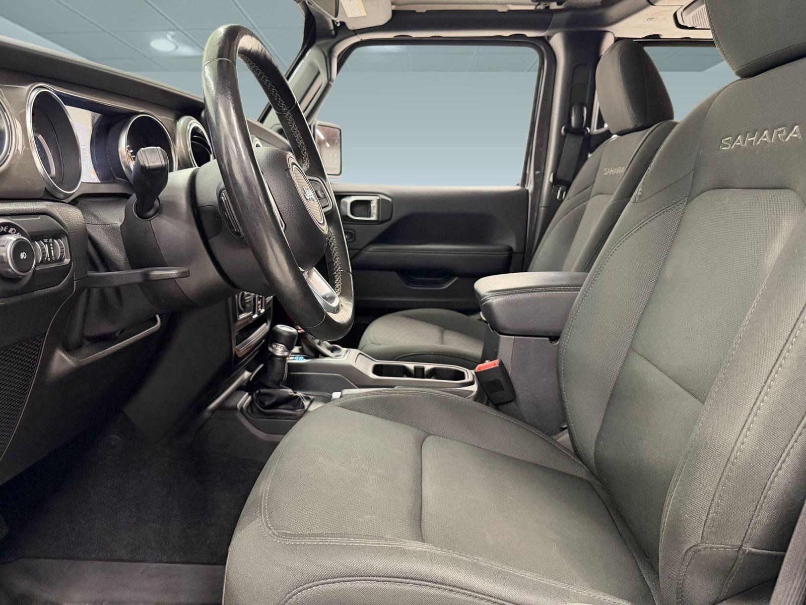Used 2019 Jeep Wrangler Unlimited Sahara w/ Cold Weather Group AWD/4WD image 4
