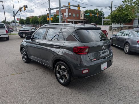 Used 2025 Hyundai Venue SEL FWD image 8