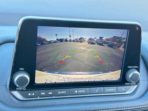 Used 2023 Nissan Rogue SV w/ SV Premium B Package image 14