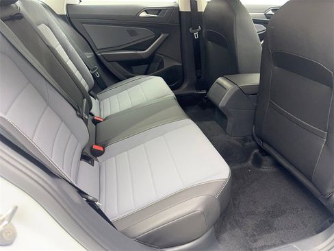 Used 2025 Volkswagen Jetta SE w/ Sunroof Package image 39