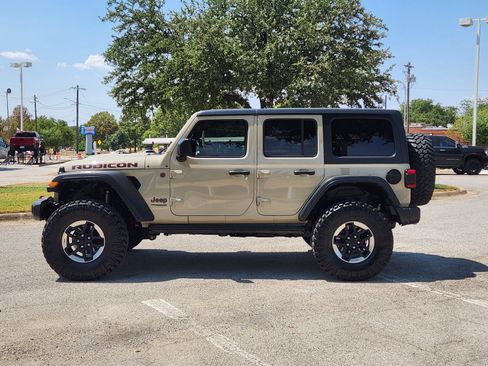 Used 2022 Jeep Wrangler Unlimited Rubicon w/ LED Lighting Group AWD/4WD image 3