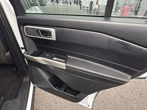 Used 2021 Ford Explorer XLT image 31