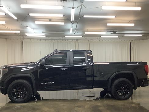 Used 2023 GMC Sierra 1500 Pro w/ Graphite Edition AWD/4WD image 9