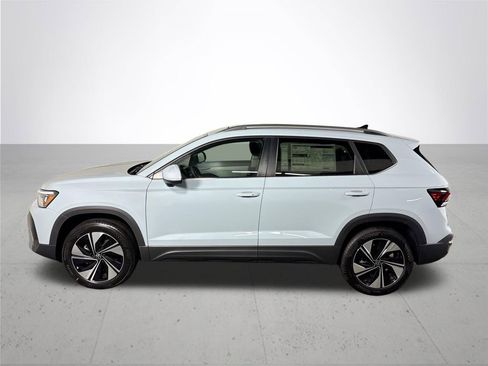 New 2025 Volkswagen Taos SE image 9