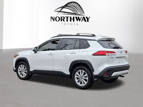 Certified 2023 Toyota Corolla Cross LE image 7