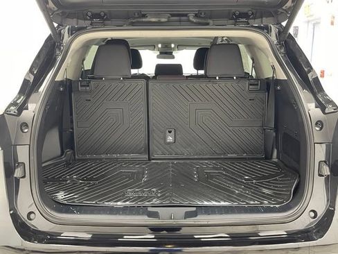 Used 2024 Toyota Highlander LE AWD/4WD image 15
