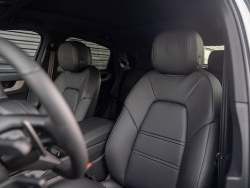 New 2026 Porsche Cayenne Base image 5