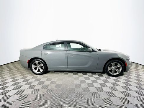 Used 2017 Dodge Charger SXT image 11