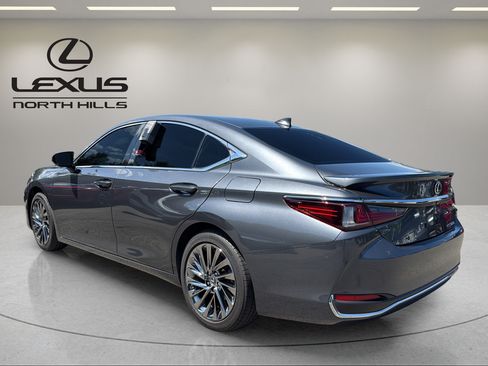 Used 2024 Lexus ES 300h w/ Technology Package FWD image 8