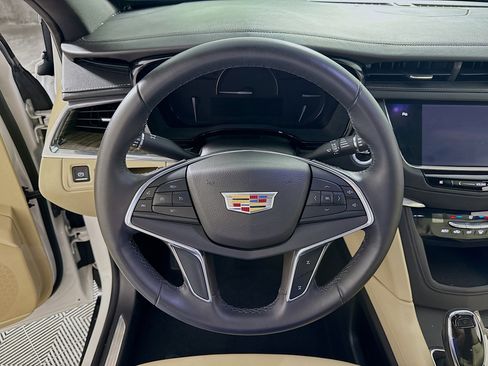 Used 2017 Cadillac XT5 FWD image 14