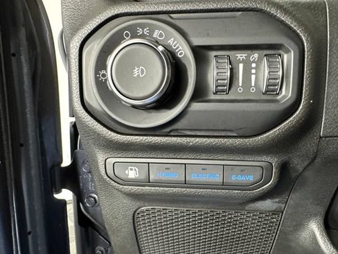 Used 2022 Jeep Wrangler Unlimited Rubicon 4xe AWD/4WD image 16