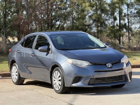 Used 2015 Toyota Corolla LE image 3
