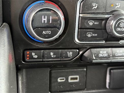 Used 2023 Chevrolet Suburban Premier image 23